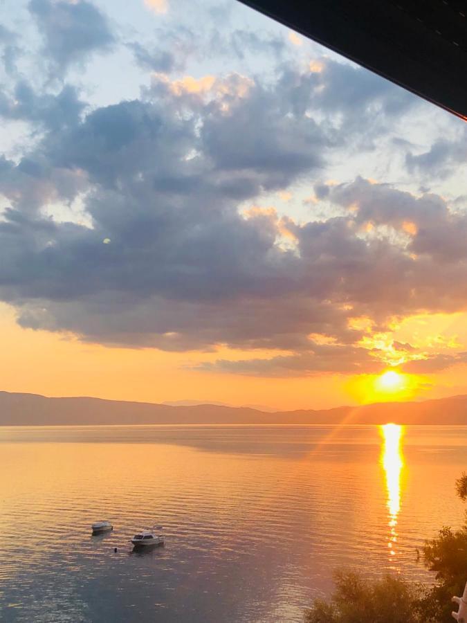 Sunrise Beach - Lake View Deluxe Apartment Peštani Exterior foto